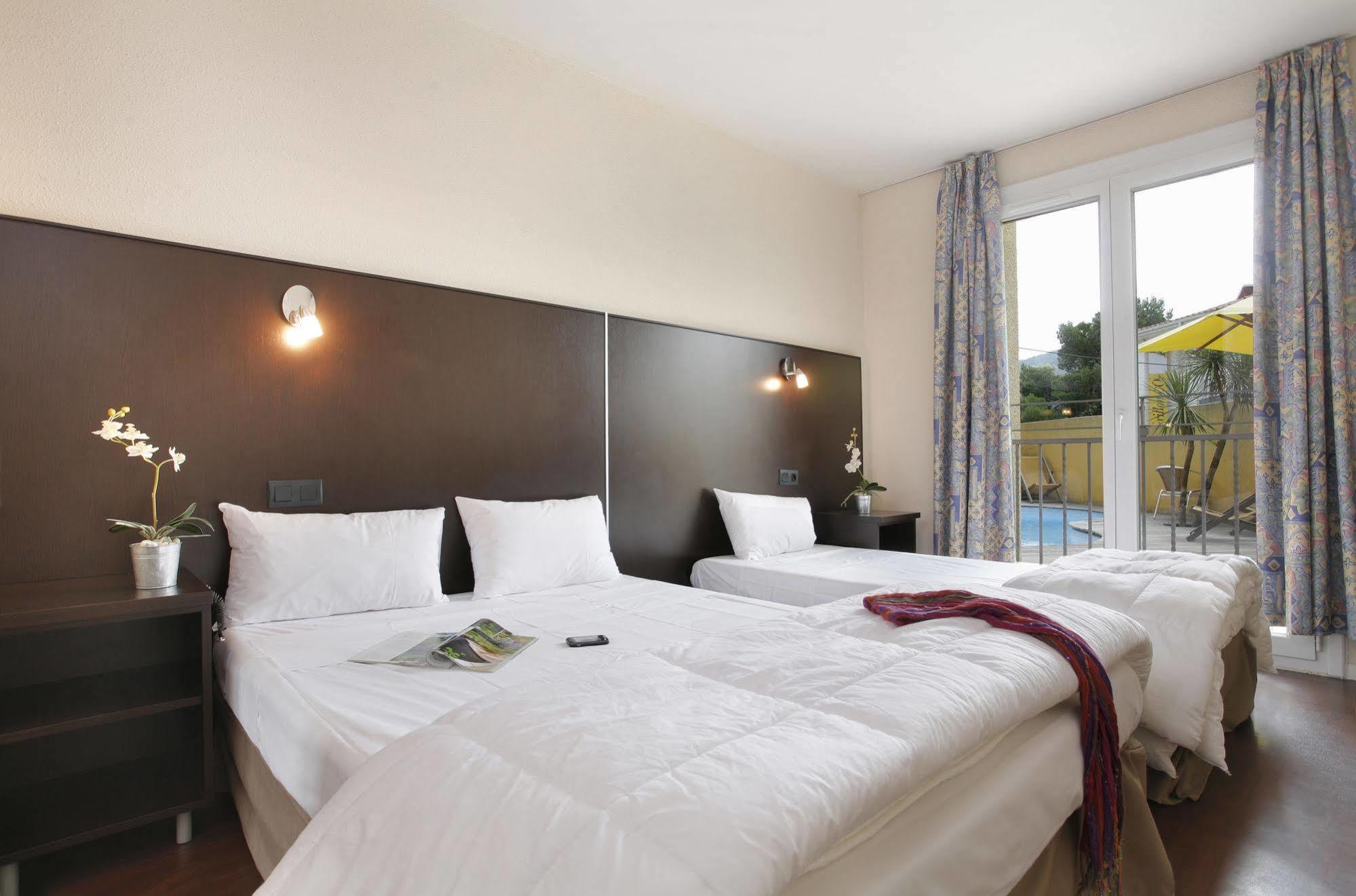 Hotel The Originals Perpignan Sud Le Grillon D'Or Le Boulou Extérieur photo