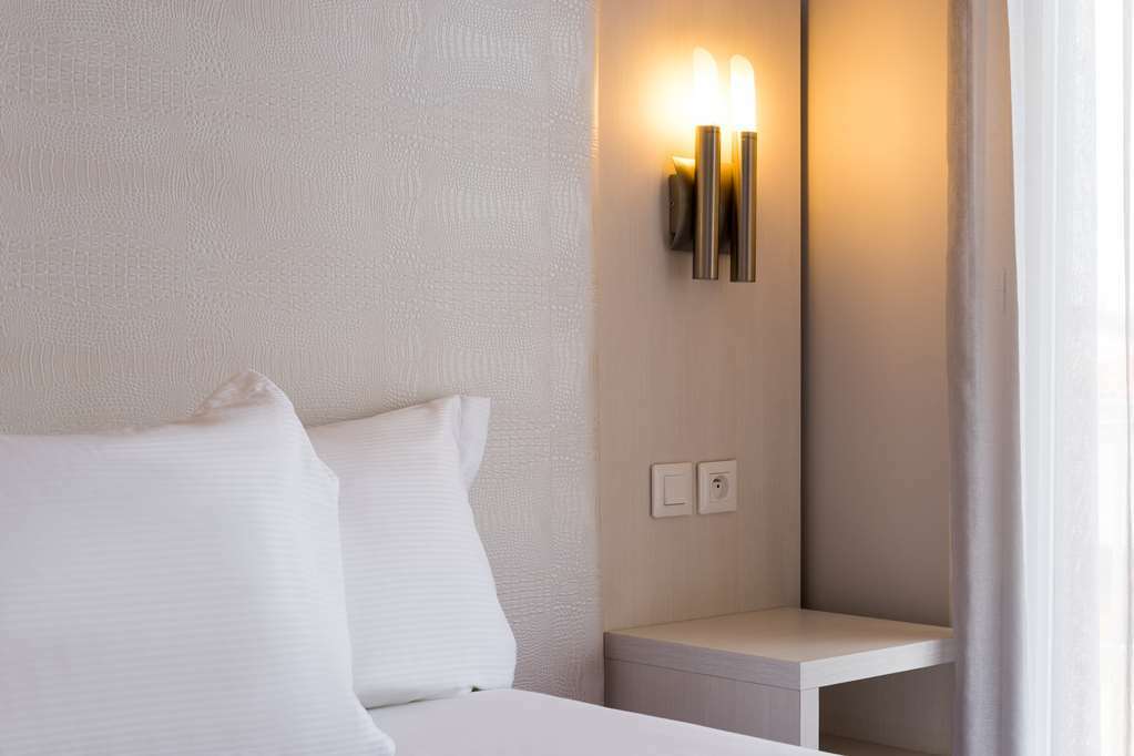 Hotel The Originals Perpignan Sud Le Grillon D'Or Le Boulou Chambre photo