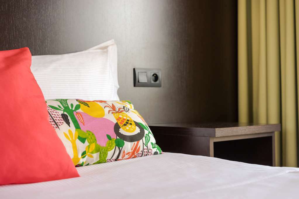 Hotel The Originals Perpignan Sud Le Grillon D'Or Le Boulou Chambre photo